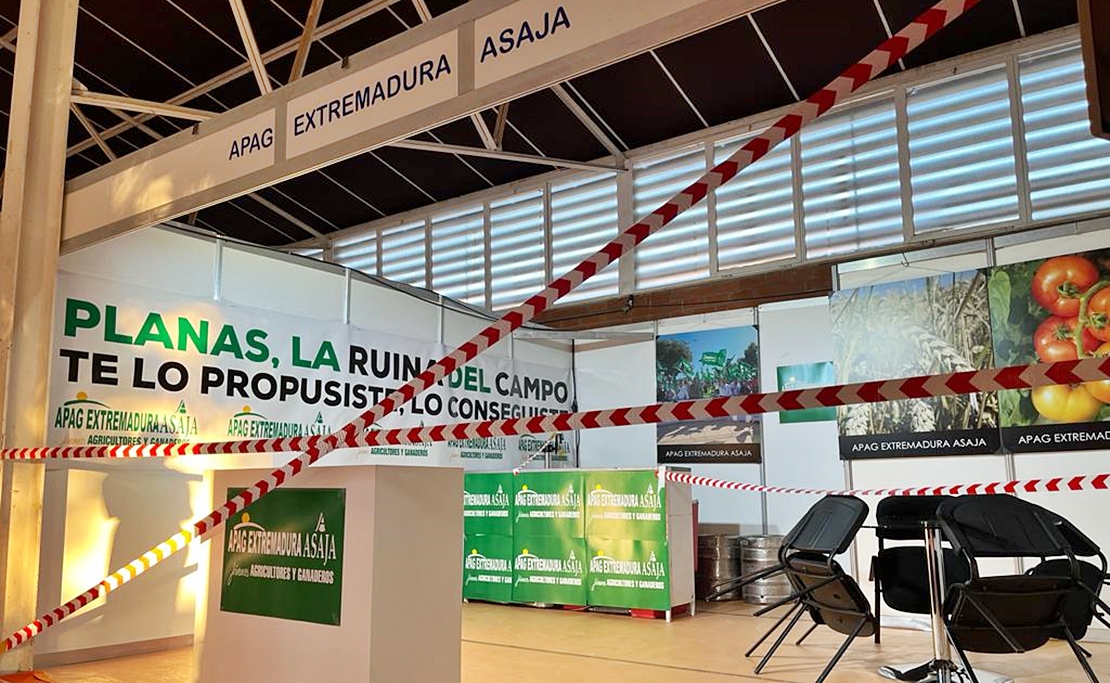 APAG Extremadura cierra su stand en la feria de Zafra ante la visita de Planas