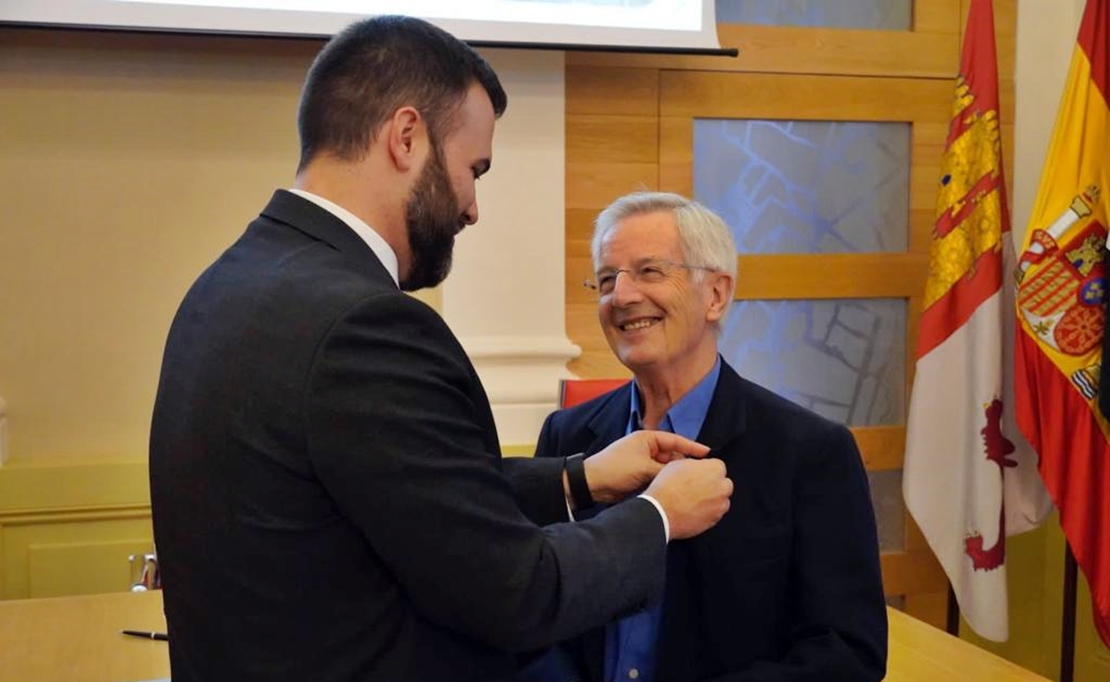 Nombran hijo predilecto de Cáceres al padre Gianni Vettori