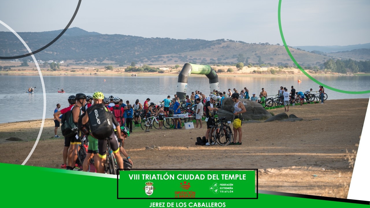 El triatlón extremeño dona más de 300 kilos de comida