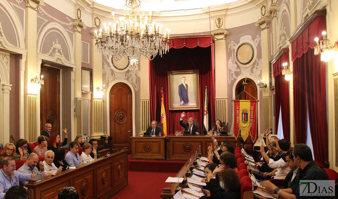 Los políticos deciden que Badajoz siga siendo la única capital de provincia sin bandera