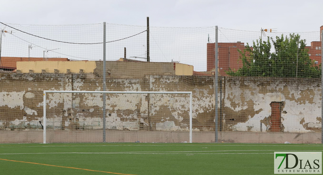 El Deportivo Cerro de Reyes no puede jugar en su campo por no tener vestuarios