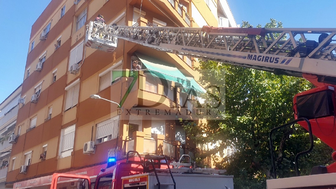 Los bomberos localizan a un hombre fallecido en su domicilio en la barriada de San Roque
