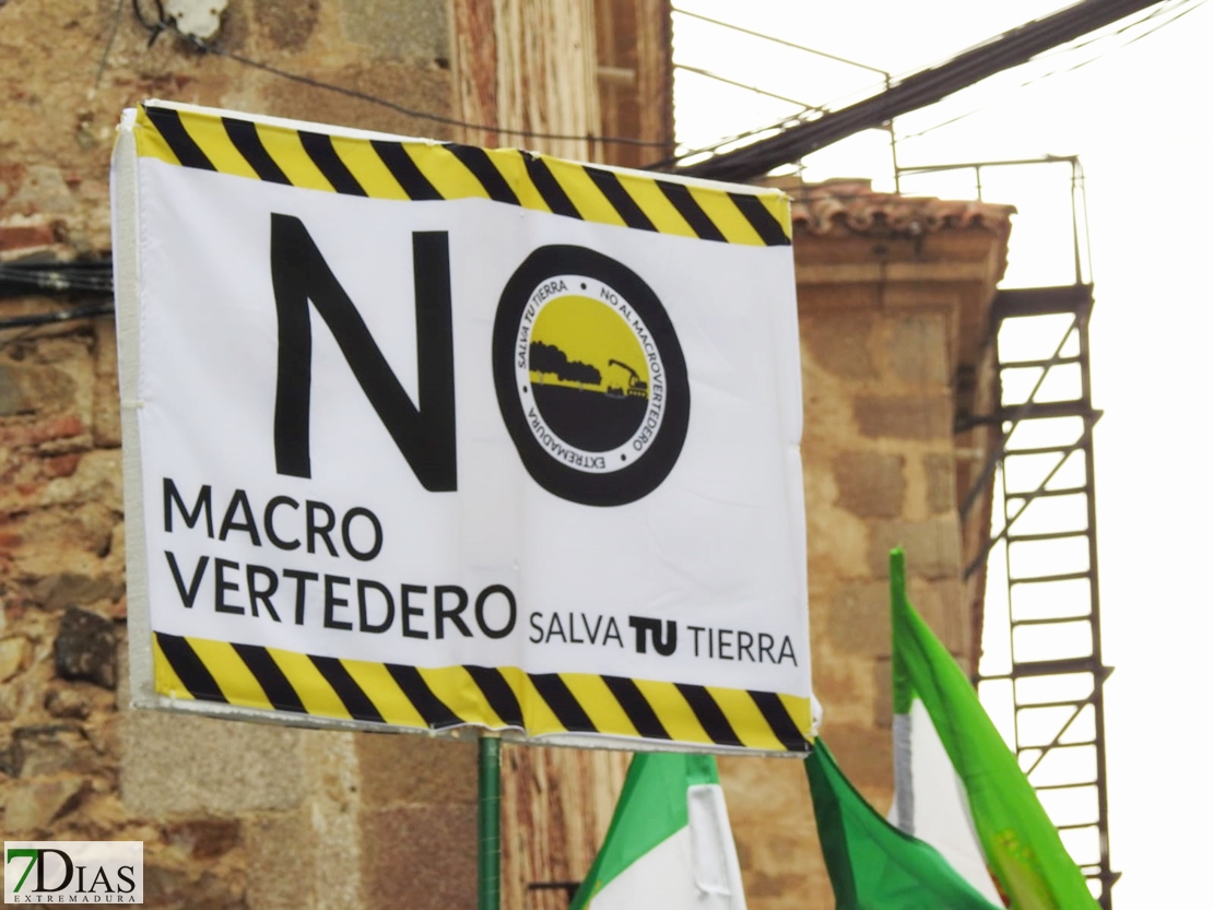 Las manifestaciones no cesarán hasta que no se paralice el macrovertedero en Salvatierra