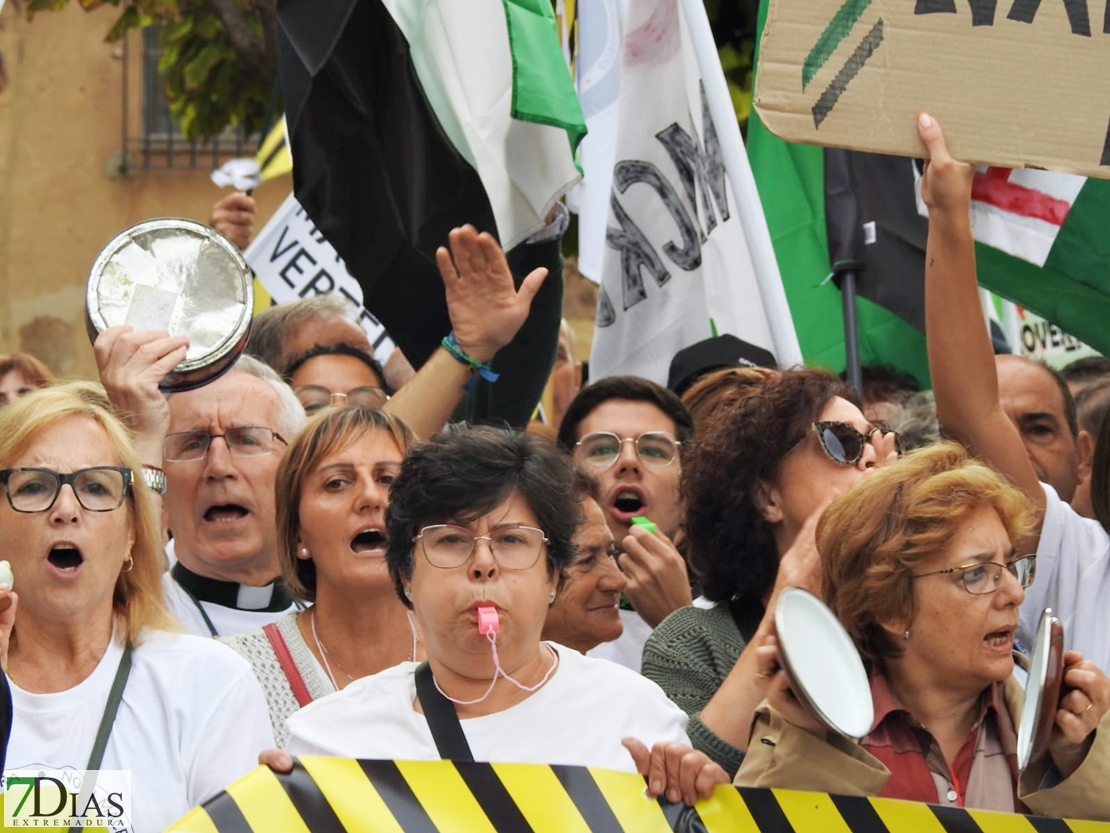 Las manifestaciones no cesarán hasta que no se paralice el macrovertedero en Salvatierra