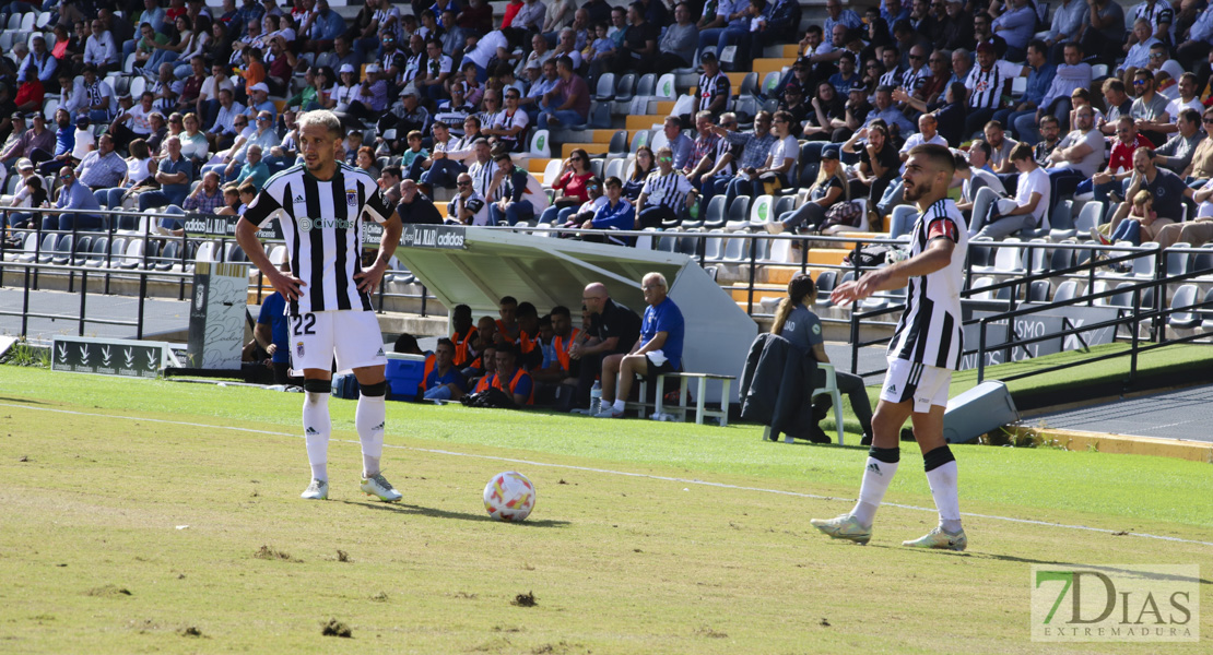 Imágenes del CD. Badajoz 0 - 2 RB. Linense