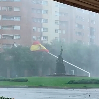 VÍDEO - El viento tira la bandera de España en Valdepasillas (Badajoz)