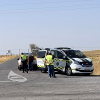 Conduce borracho y colisiona contra un autobús escolar en Cáceres