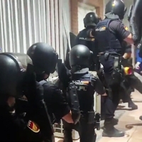 Detienen a dos de los atracadores de un robo en una joyería de un centro comercial