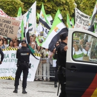 Las manifestaciones no cesarán hasta que no se paralice el macrovertedero en Salvatierra