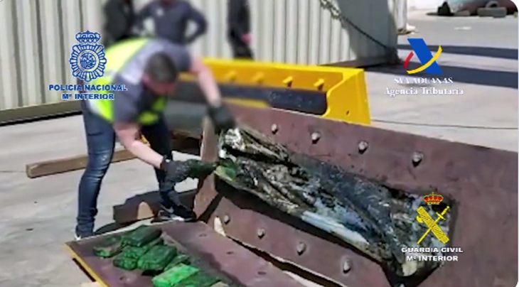 Sorprendidos in fraganti mientras extraían la cocaína