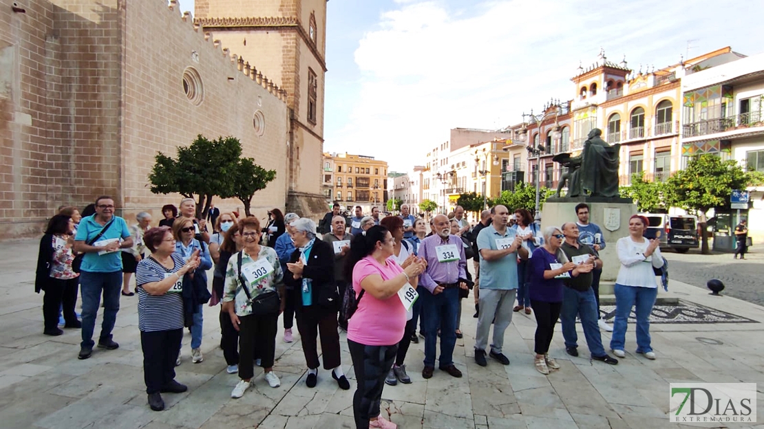 Vecinos del Progreso se concentran frente al Ayto. de Badajoz