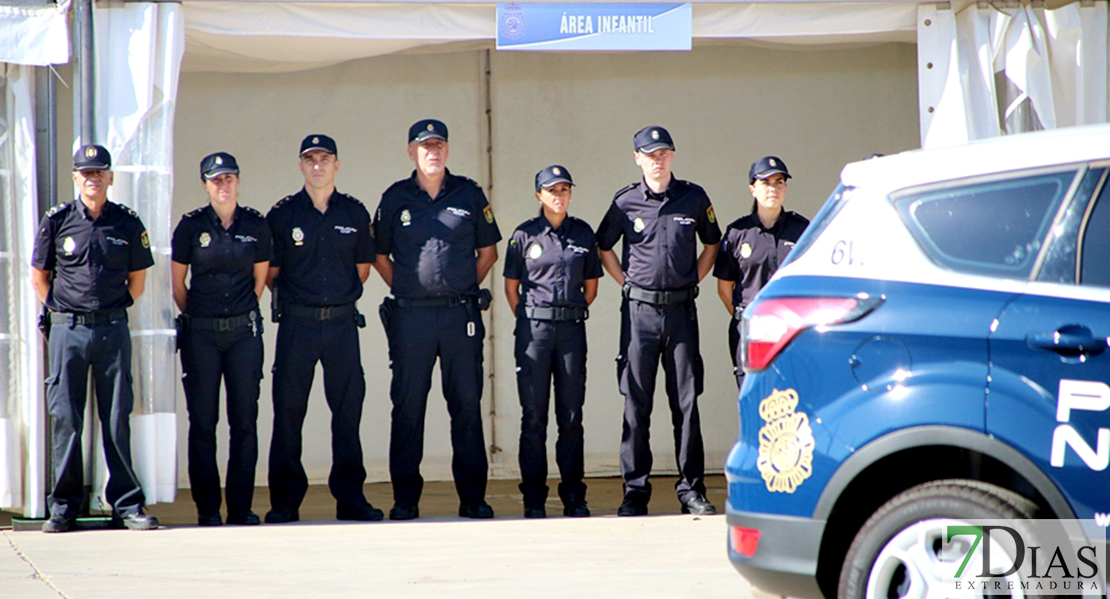 Exposición de medios y un desfile con motivo del Día de la Policía Nacional