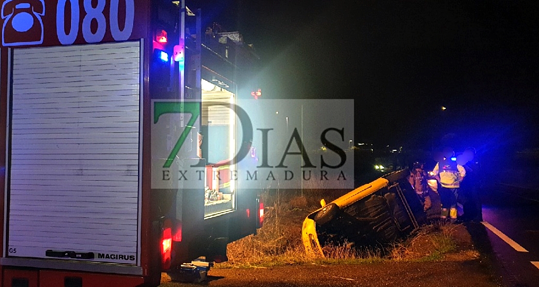 Una mujer se accidenta en la carretera del Tanatorio (Badajoz)