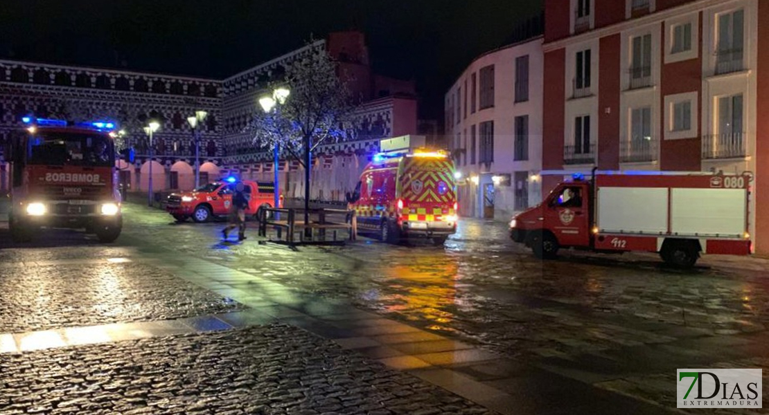 Se derrumba parte del interior de un edificio del Casco Antiguo de Badajoz