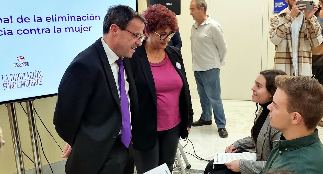 El presidente de Diputación pide la implicación de toda la sociedad para que “ninguna mujer esté sola”