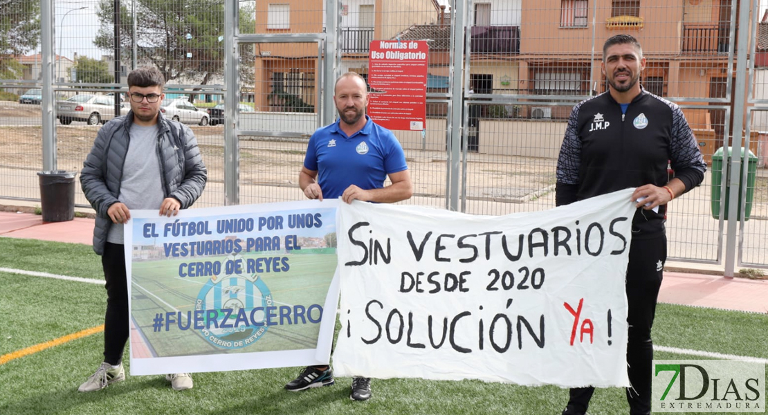 Cabezas sobre los vestuarios del campo de fútbol de Cerro de Reyes: &quot;Que olvido tan cutre&quot;