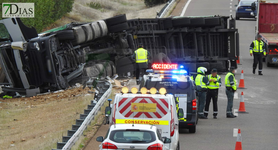 Un accidente provoca retenciones en la A-5