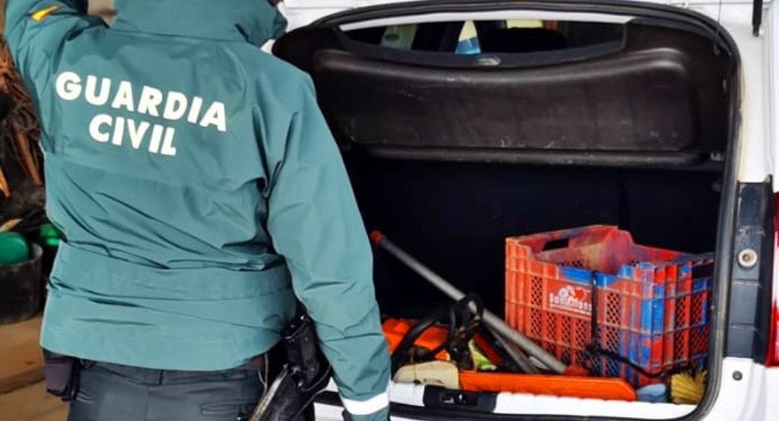 Dos hermanos de Aceuchal roban un vehículo y en un bar de Almendralejo