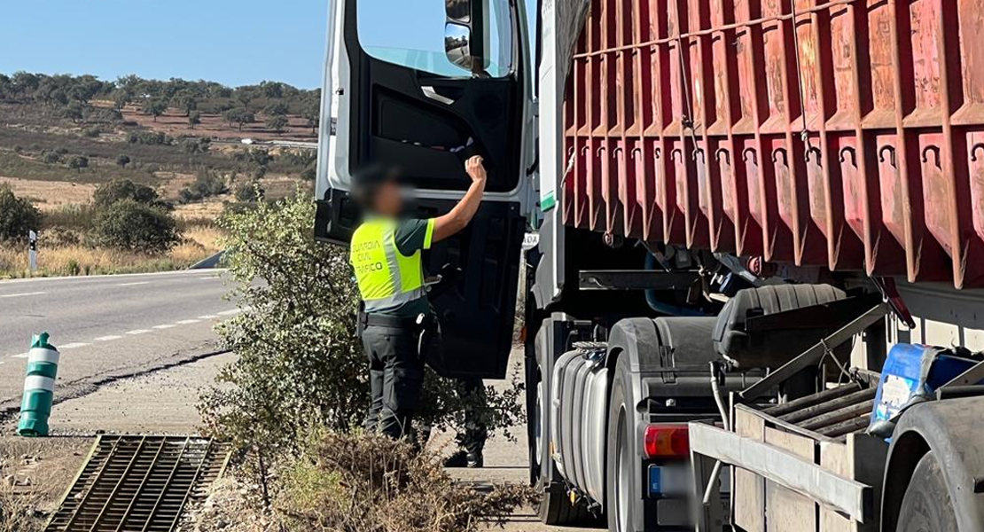 Un camionero circula en sentido contrario por la A-5 a su paso por Extremadura Un camionero circula en sentido contrario por la A-5 a su paso por Extremadura