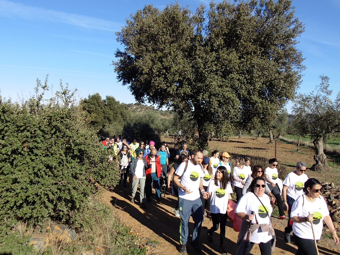 Más de 500 personas recorren los terrenos donde iría el macrovertedero de Salvatierra