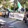 Cientos de personas gritan &quot;NO&quot; al macrovertedero de Salvatierra en Badajoz