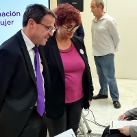 Gallardo pide la implicación de toda la sociedad para que “ninguna mujer esté sola”