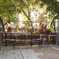 El área de juegos del Paseo de Cánovas permanecerá cerrado una semana