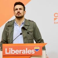Salazar (Cs) habla de la "traición" del PSOE a España y pide a Vara que dé la cara