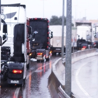 Los transportistas suspenden el paro un día después de iniciarlo