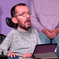 Podemos habla de &quot;cacería&quot; y Echenique acusa de machistas a los jueces en su visita a Extremadura