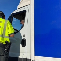 Pillado conduciendo un furgón a 179 km/h en una vía de 90 por Extremadura
