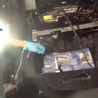 Intervienen más de 80 kilos de cocaína oculta en dobles fondos de vehículos