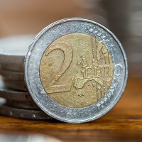 La Guardia Civil alerta: cuidado con estas monedas que parecen de 2€ y no lo son