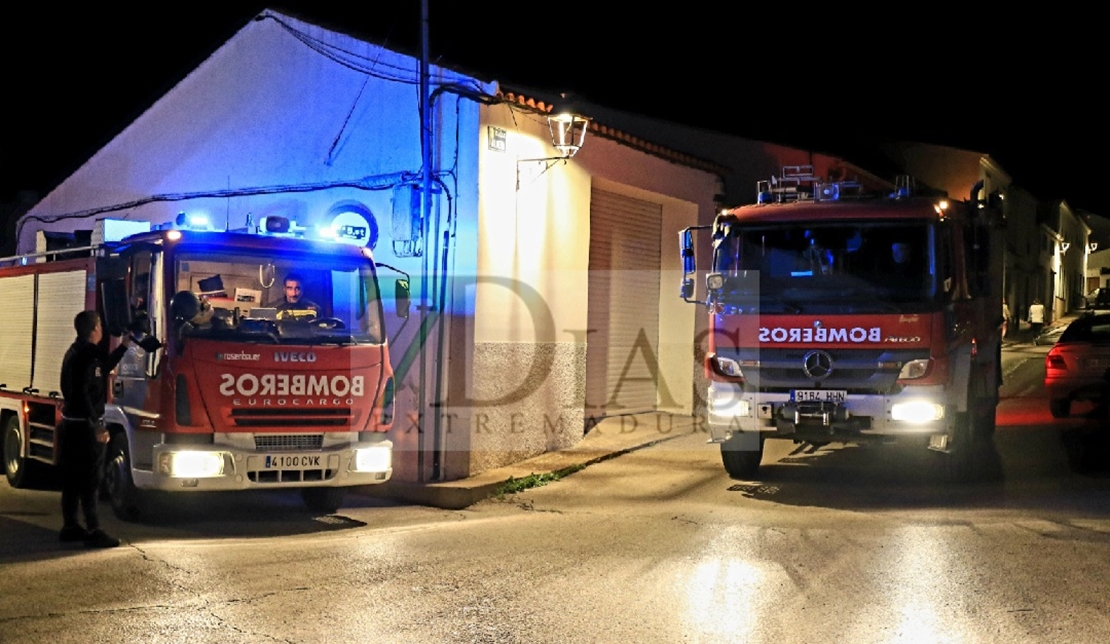 Incendio en el almacén municipal de Fuente de Cantos (Badajoz)