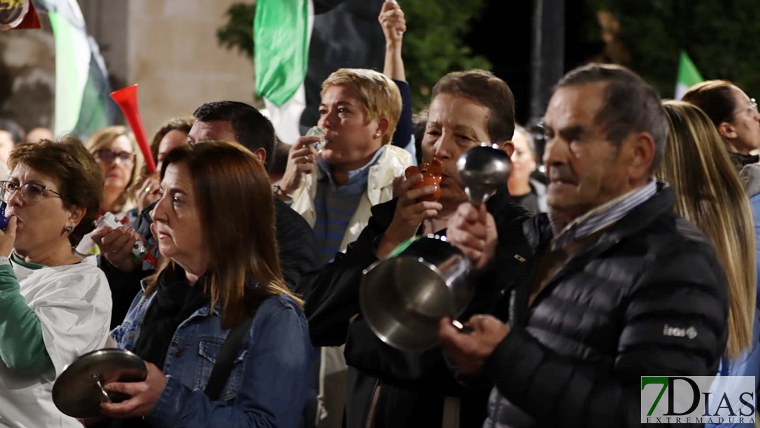 1000 personas en La Parra: &quot;Extremadura no se vende, se defiende&quot;