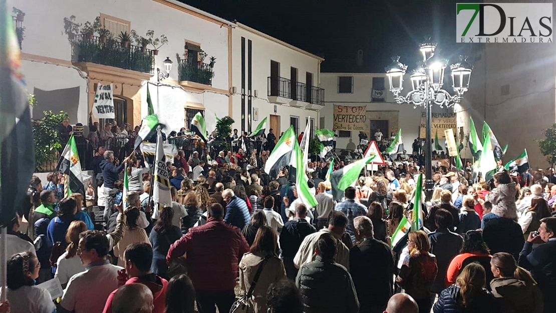 1000 personas en La Parra: &quot;Extremadura no se vende, se defiende&quot;