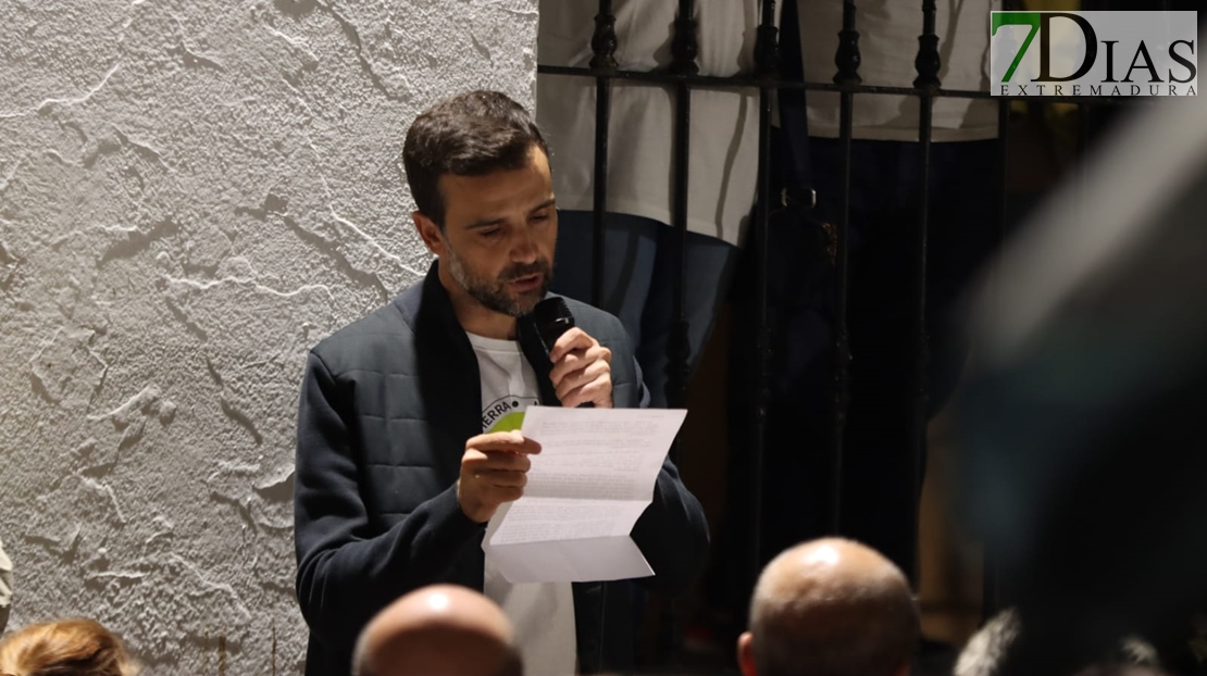 1000 personas en La Parra: &quot;Extremadura no se vende, se defiende&quot;
