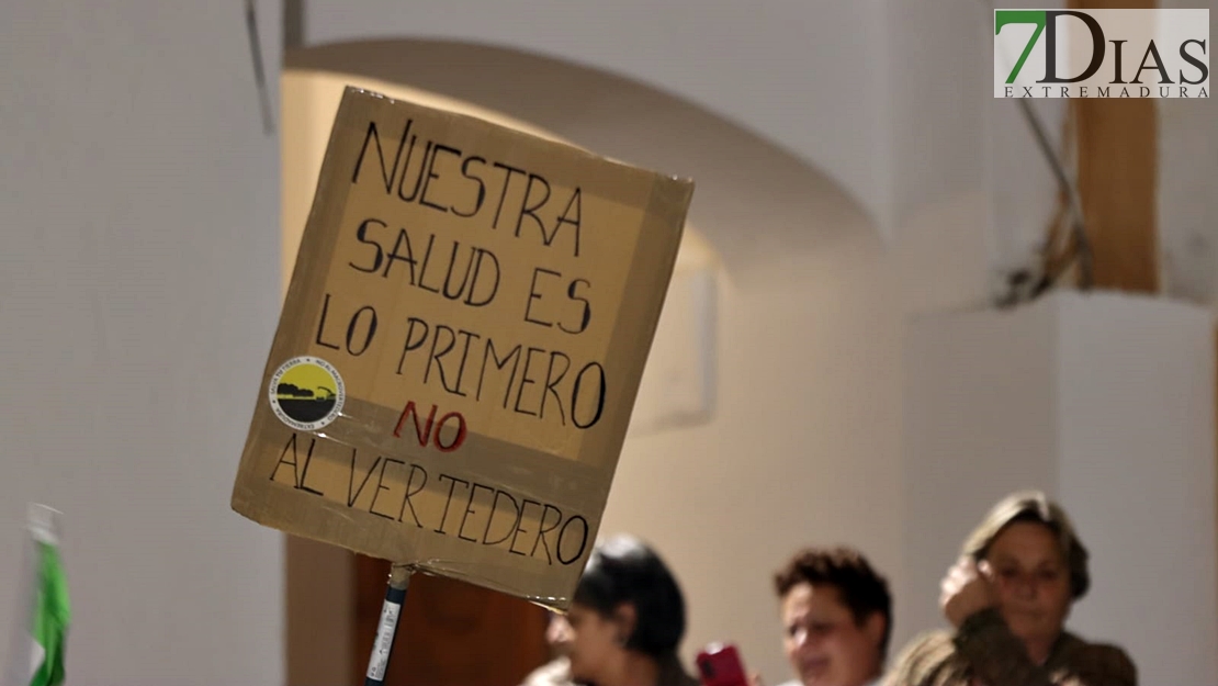 1000 personas en La Parra: &quot;Extremadura no se vende, se defiende&quot;