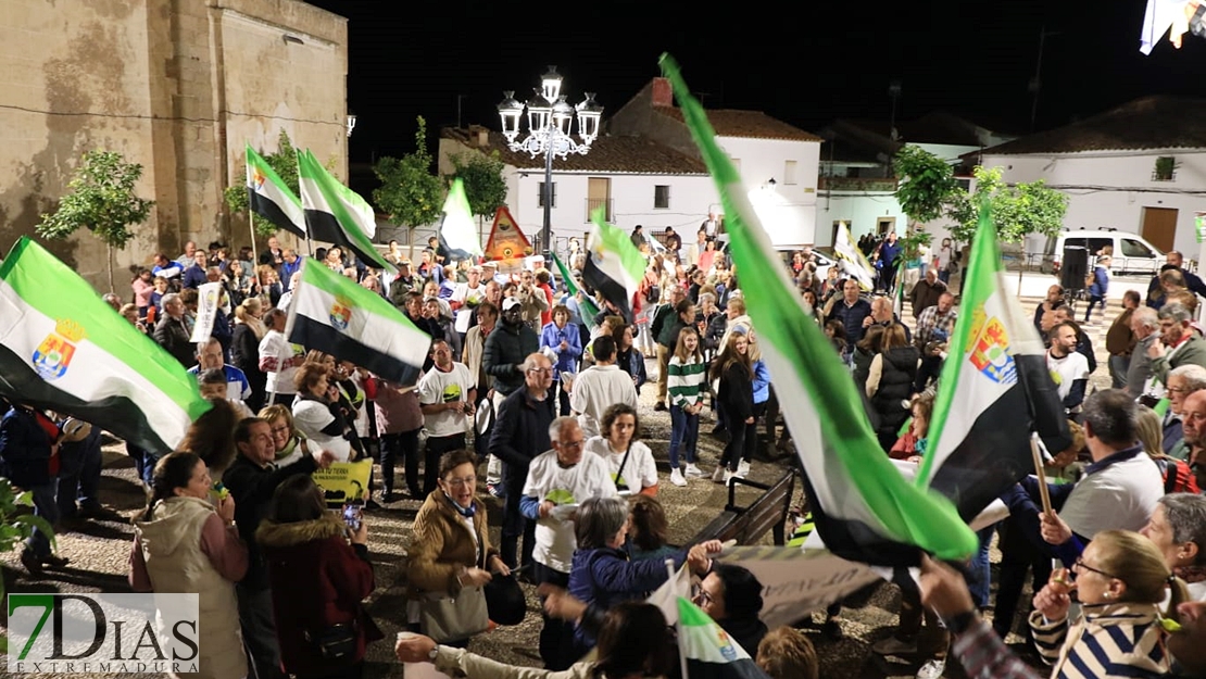 1.000 personas en La Parra: &quot;Extremadura no se vende, se defiende&quot;