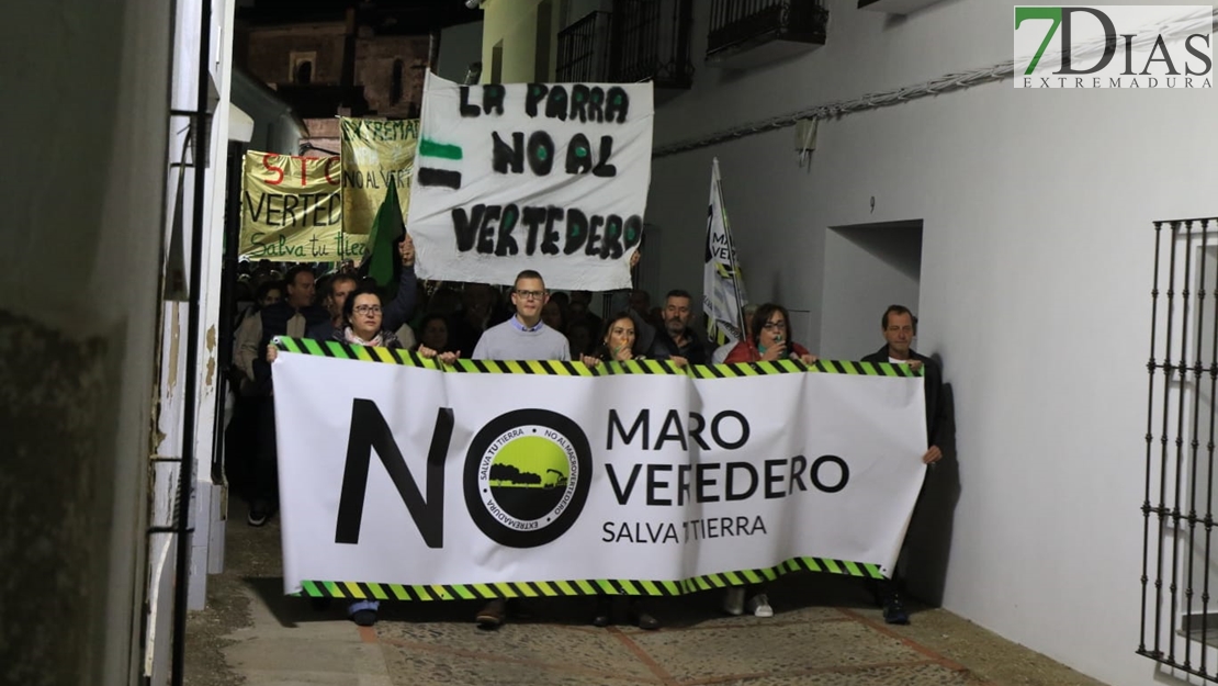 1000 personas en La Parra: &quot;Extremadura no se vende, se defiende&quot;