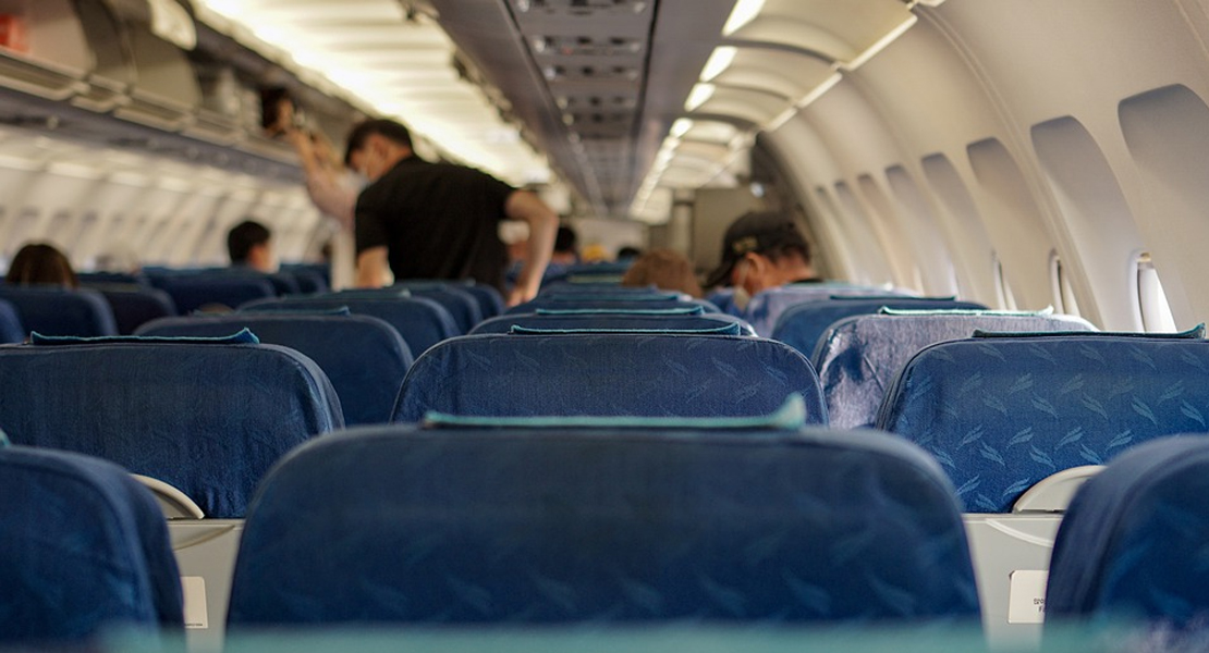 Sanidad pone en marcha las medidas de control sanitario de la COVID en aeropuertos españoles