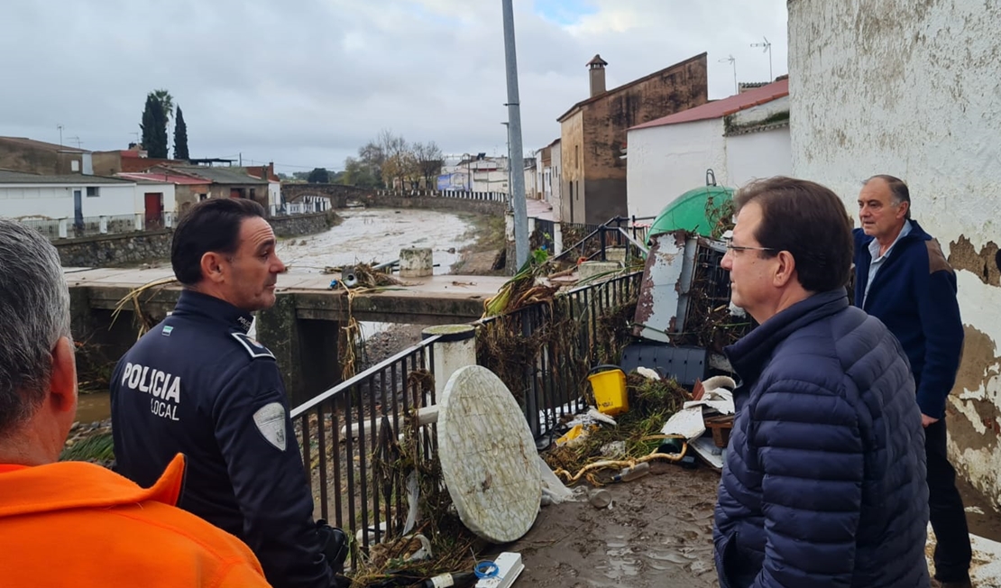 Vara visita la Roca de la Sierra y pide ayuda al Gobierno