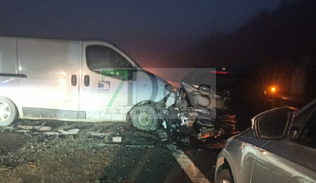 Imágenes del aparatoso accidente en la autovía extremeña esta madrugada