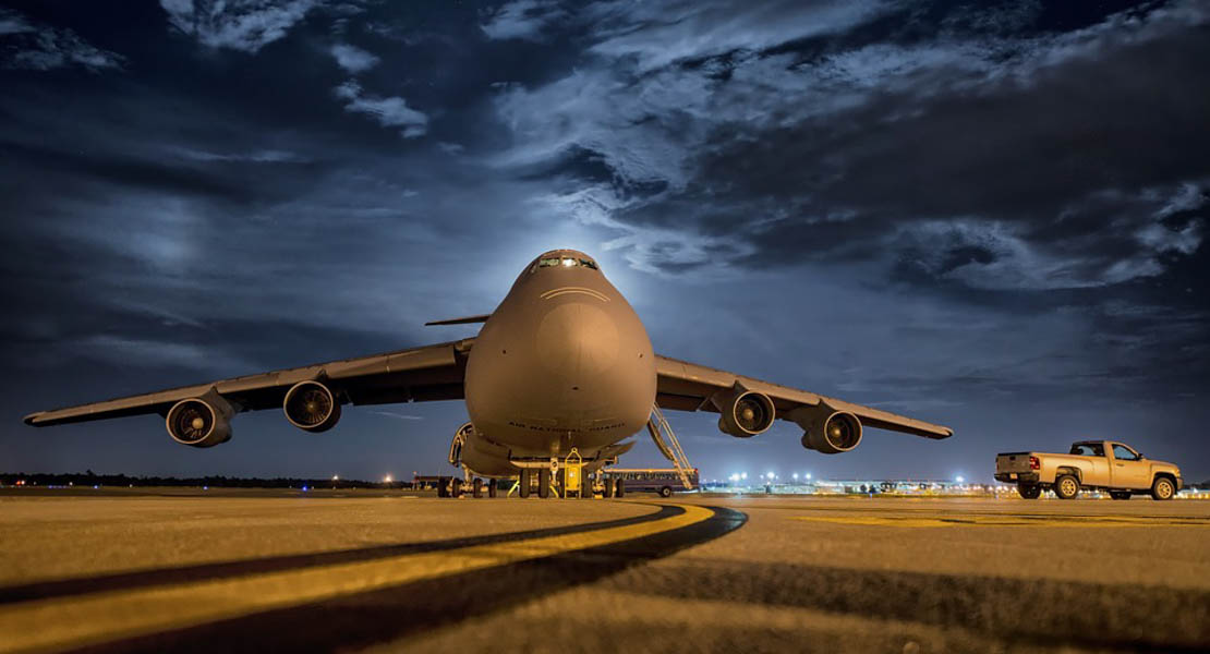 Finge un parto en el avión para que 28 marroquíes entren ilegalmente en España