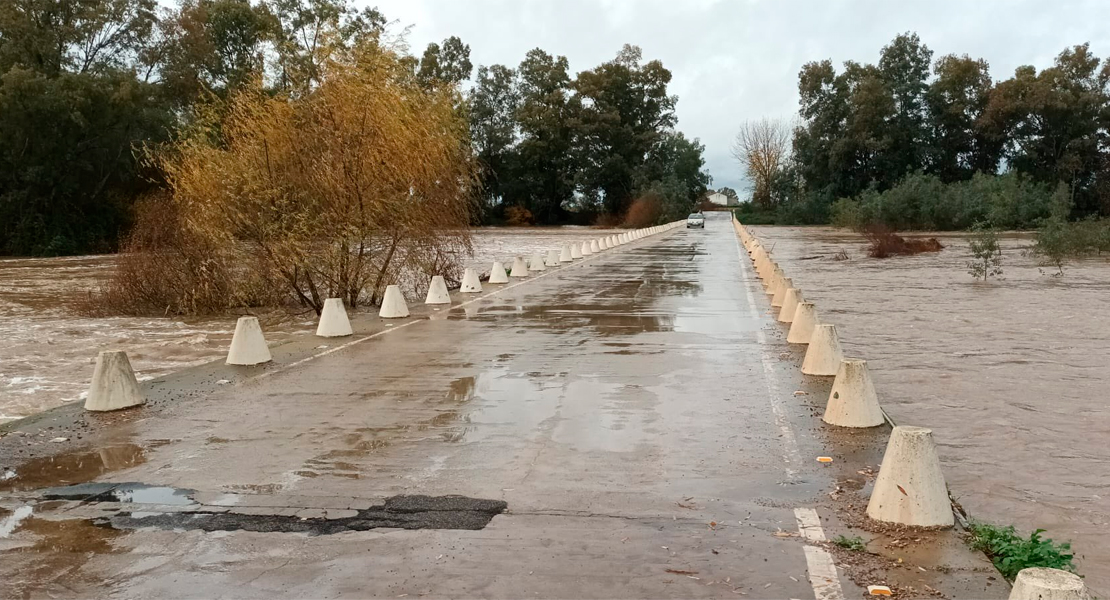 Carreteras que aún permanecen cortadas este sábado en Extremadura