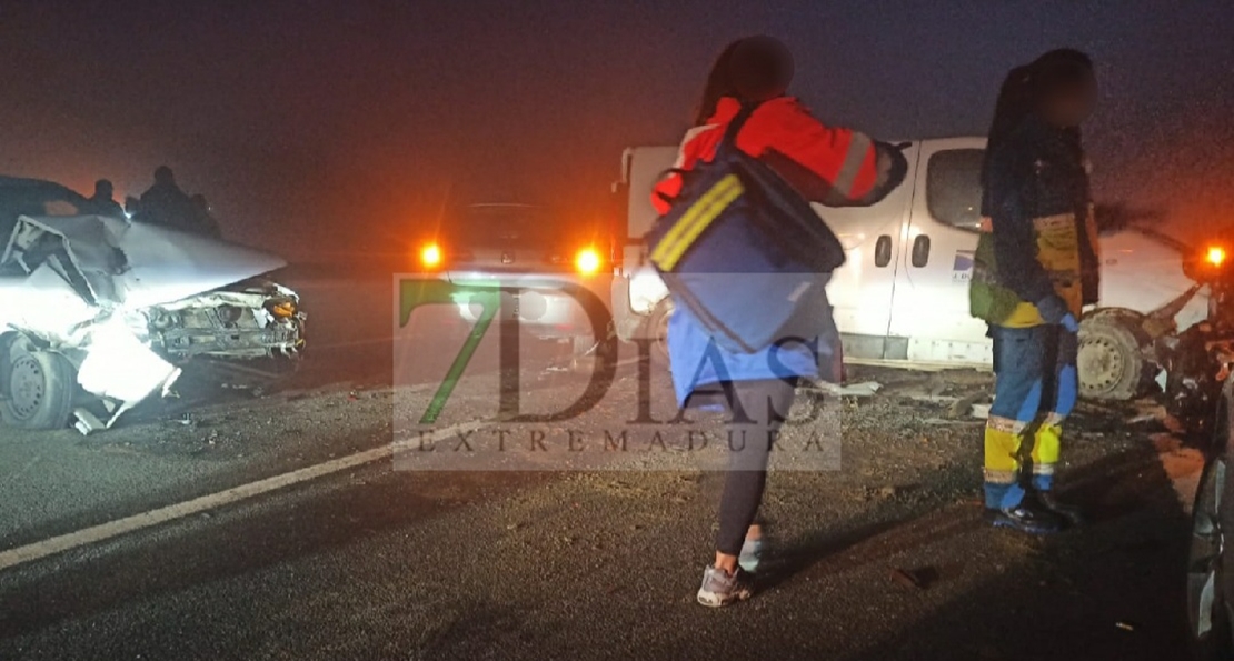 Imágenes del aparatoso accidente en la autovía extremeña esta madrugada