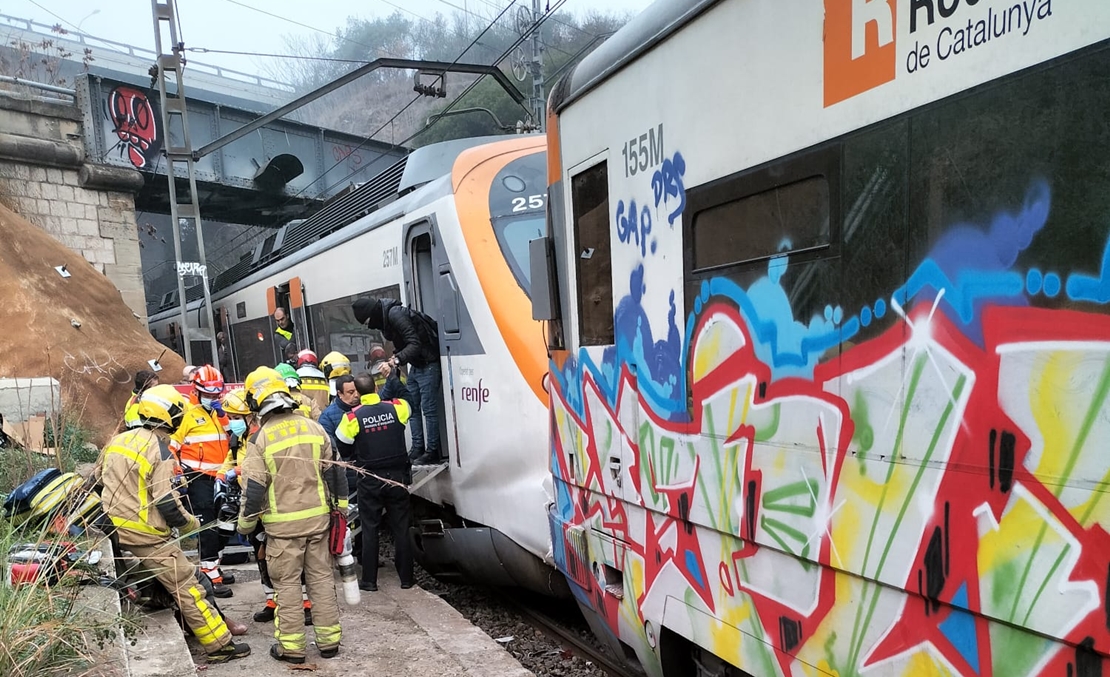 La colisión de dos trenes deja decenas de heridos en Cataluña