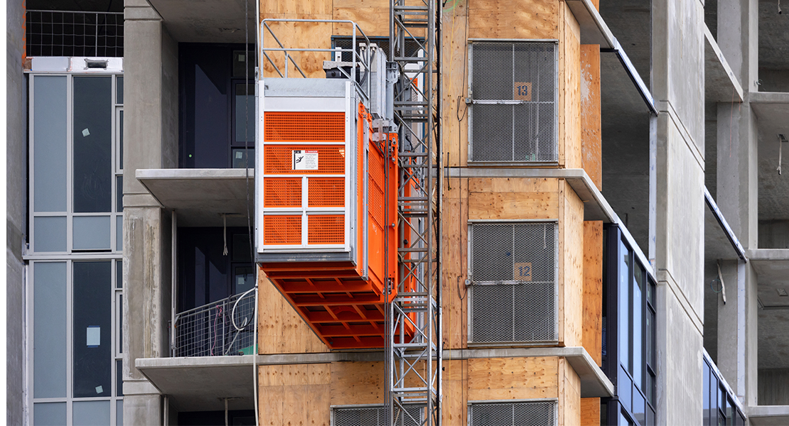 Permitirán a seis bloques de pisos construir ascensores exteriores en Cáceres