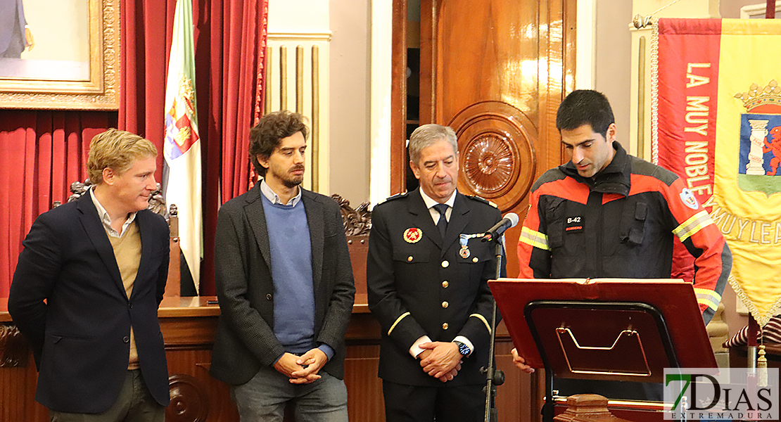 Los bomberos de Badajoz ya cuentan con nuevo cuatro cabos de servicio