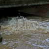 El agua llega a varias casas y está a punto de saltar la EX-110